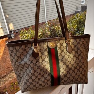 Gucci Beige GG Supreme Canvas Tote with Green and Red Stripe